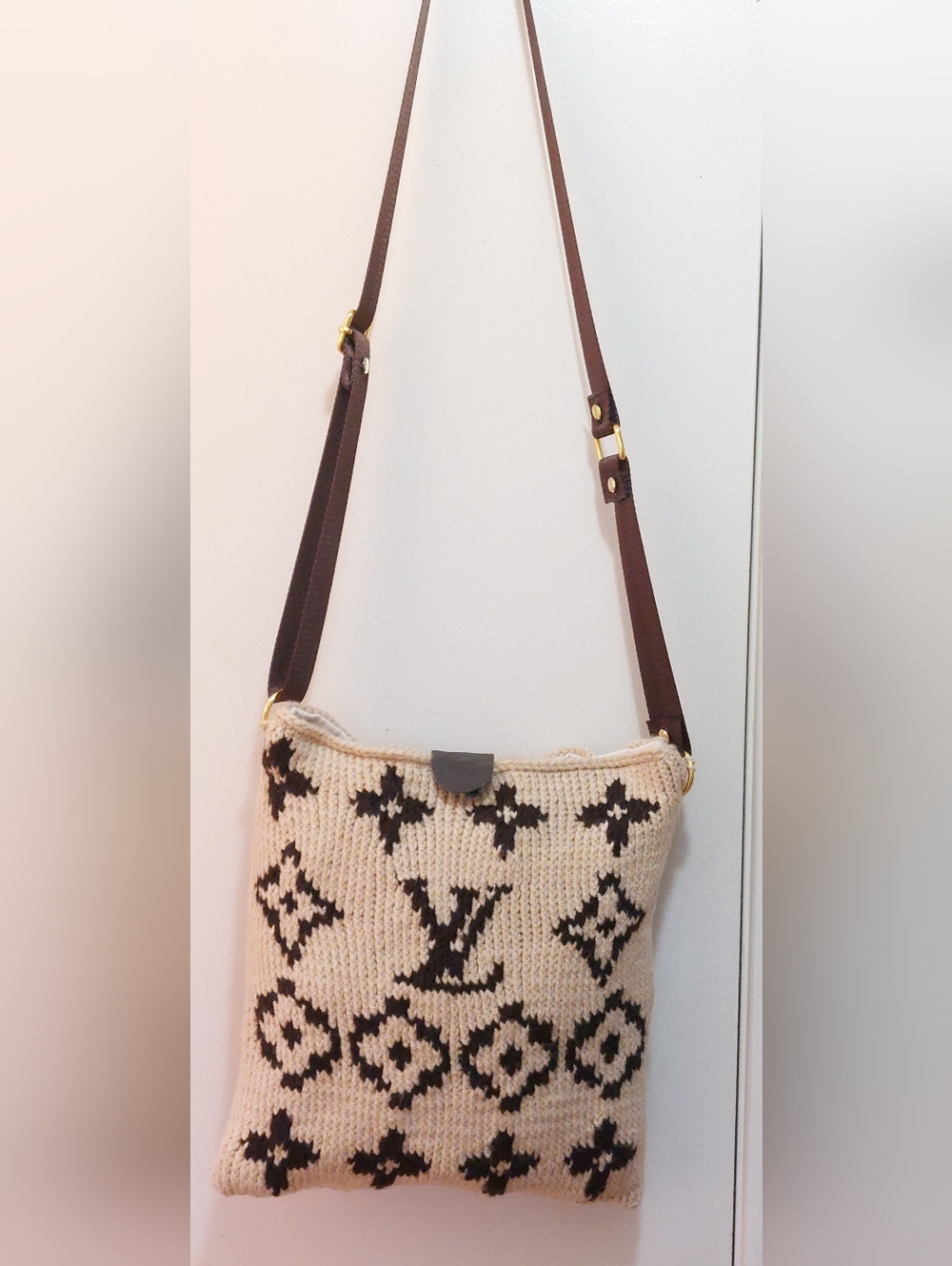 NEW Louis Vuitton Beige Knit Crossbody Bag LV Logo Front/Back Snap Front Closure